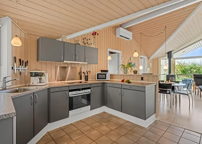 Holiday home Dagny - 300m From The Sea By Interhome